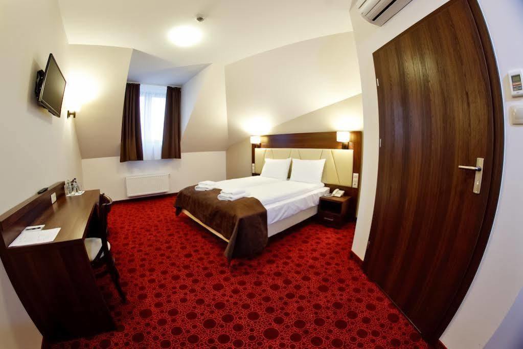 Hotel Maly Rzym Sandomierz Esterno foto